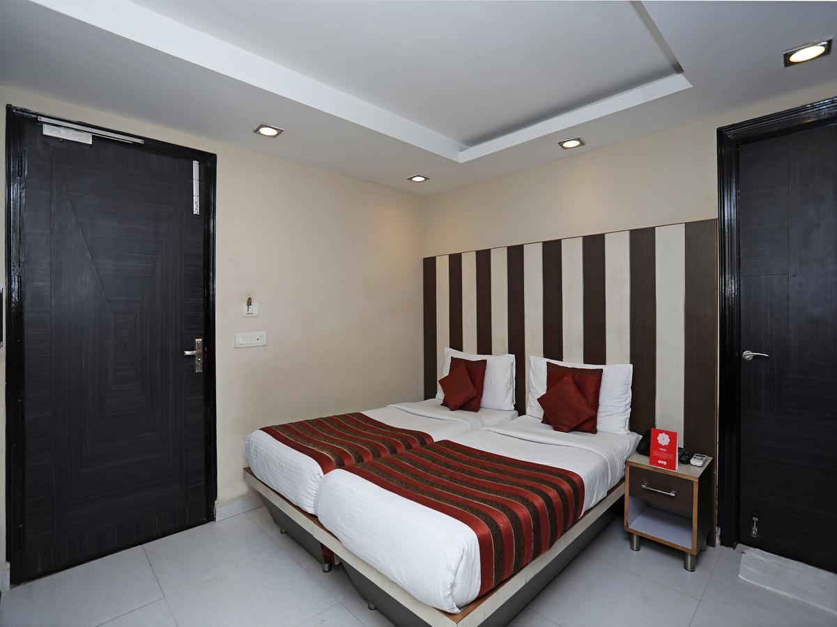 Hotel Balsons Continental นิวเดลี ภายนอก รูปภาพ