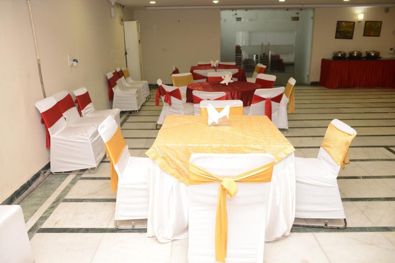 Hotel Balsons Continental นิวเดลี ภายนอก รูปภาพ