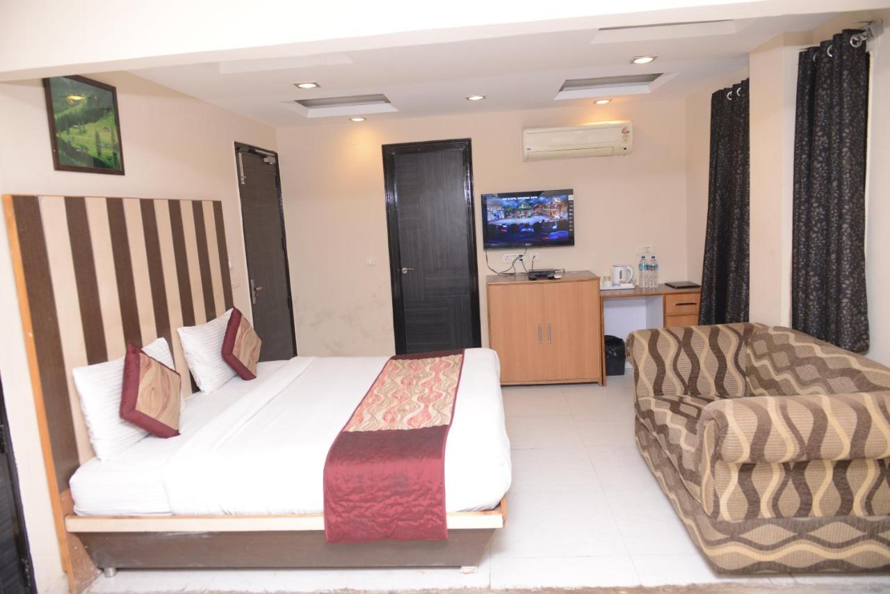 Hotel Balsons Continental นิวเดลี ภายนอก รูปภาพ